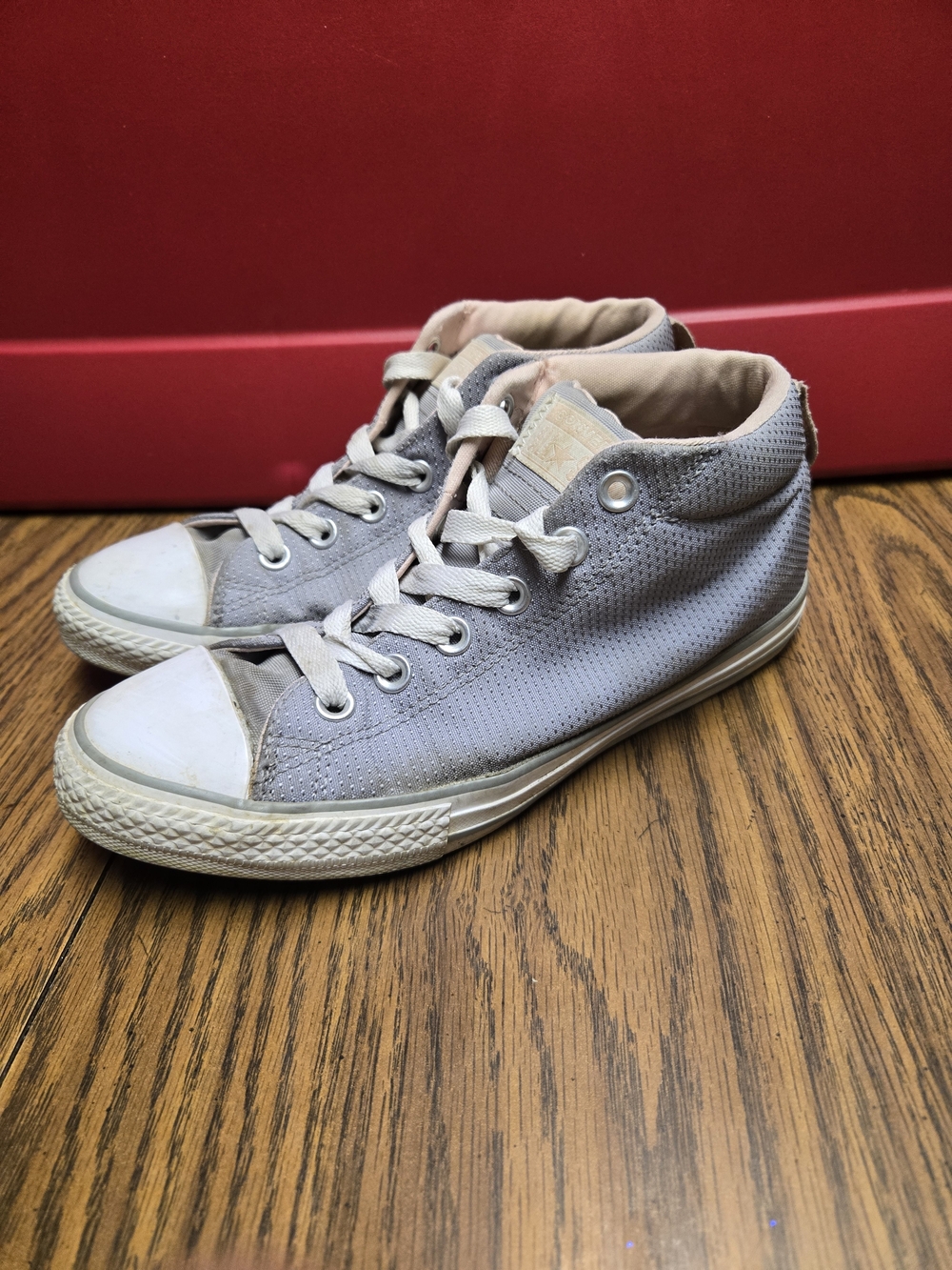 Girls Converse High-Top Sneakers in Light Gray with Pink Lining